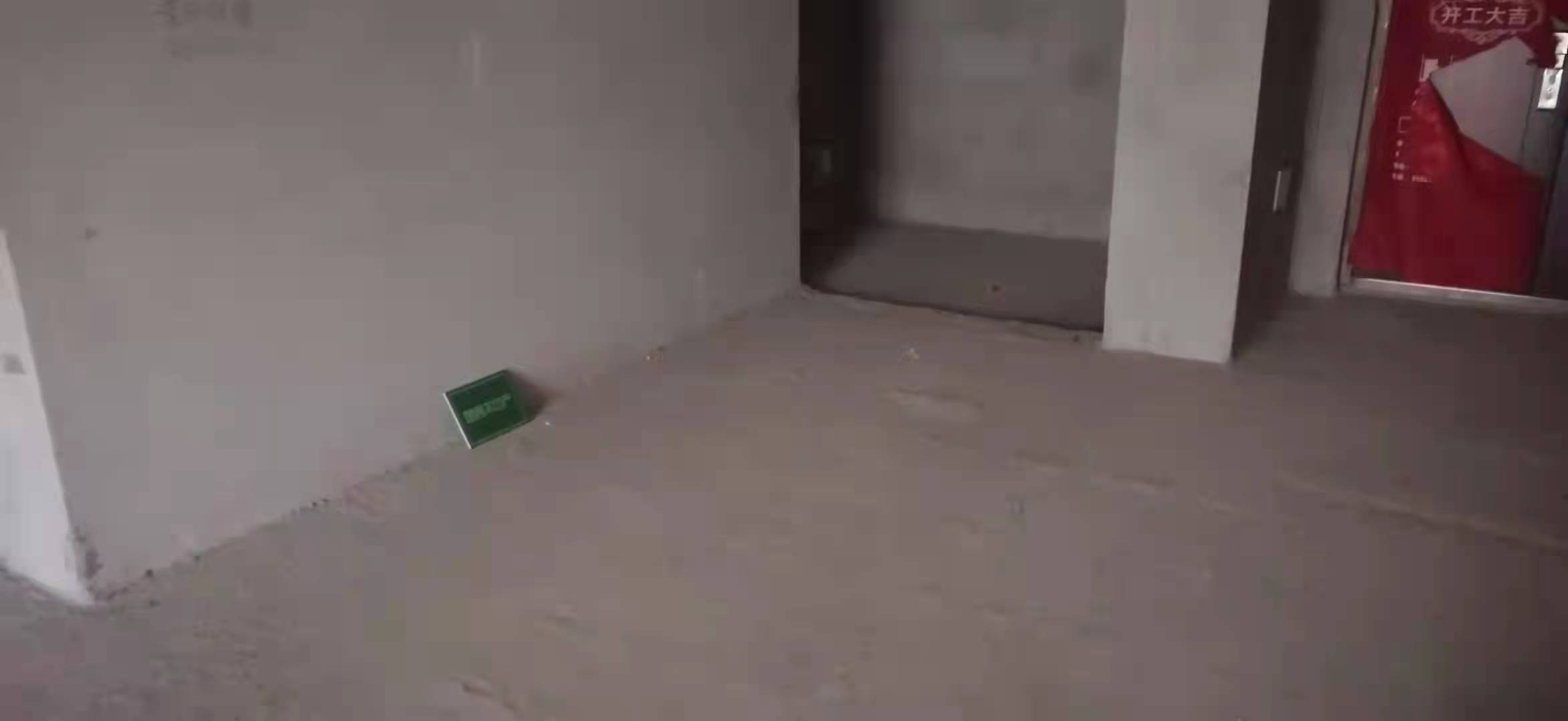 蓝天新城毛坯三房两卫中高楼层诚心出售看房方便