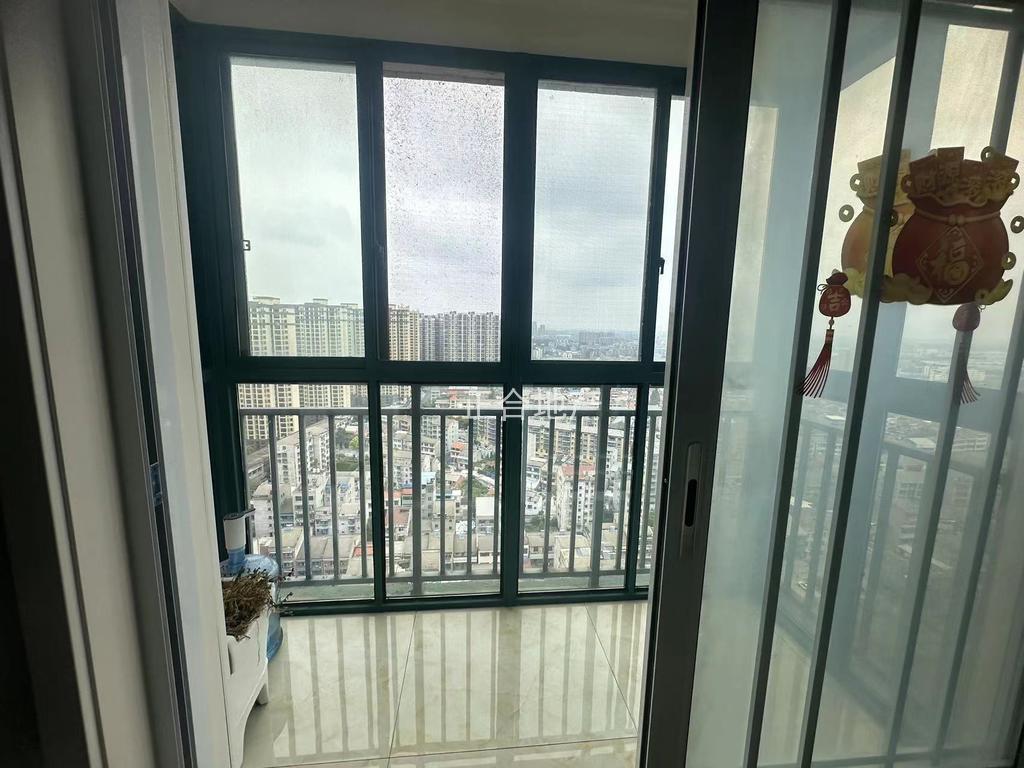 一中对面，漫城林语，电梯好楼层，精装三房，单价4800多，老证，南北通透