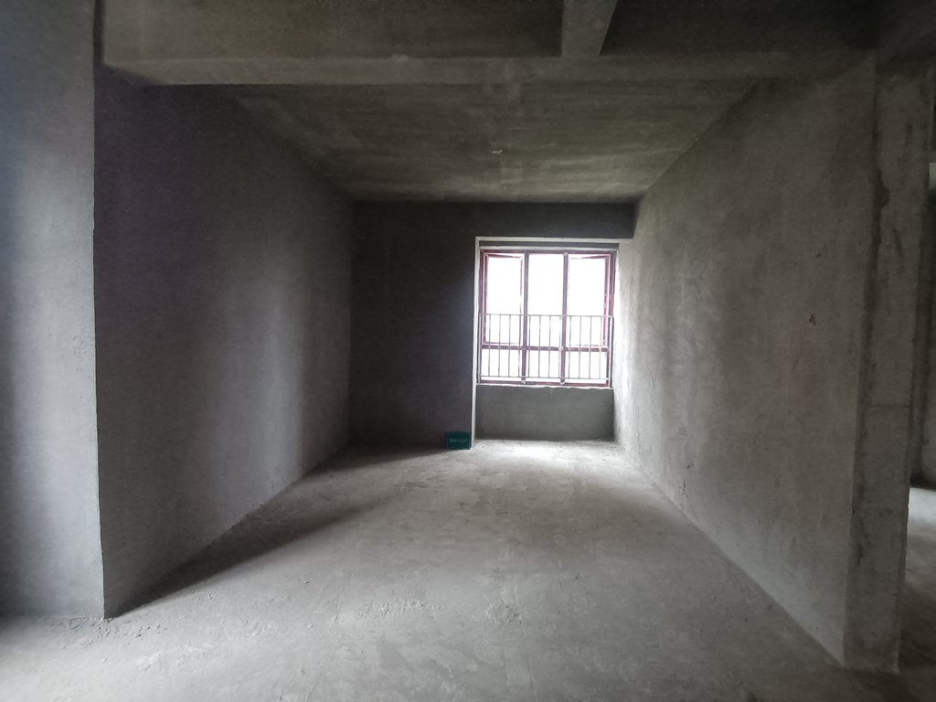 沔阳公馆毛坯四房南北通透户型方正看房方便诚心出售