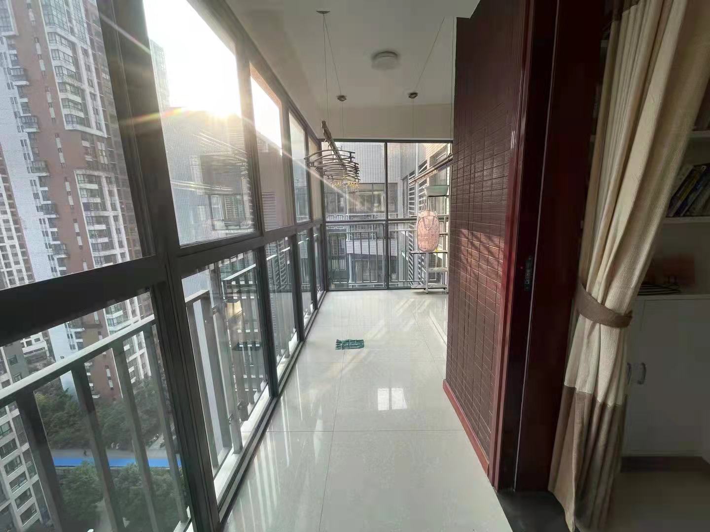 世纪雅园精装三房，户型通透采光好