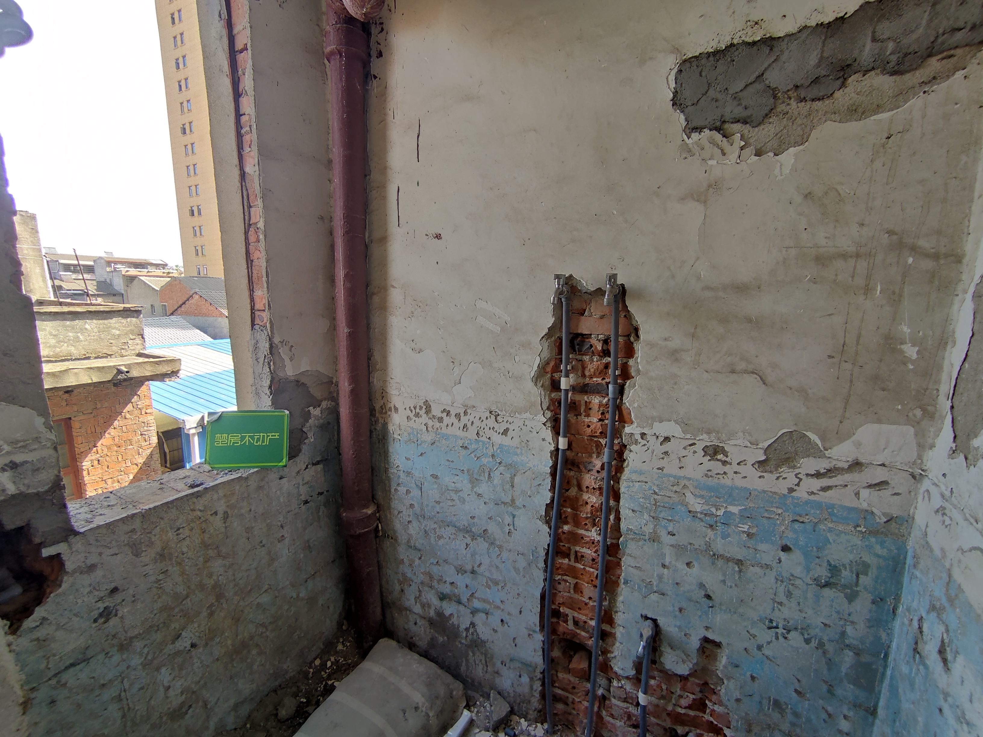 四中附近宿舍楼毛坯三房 户型通透 楼层好 价格便宜