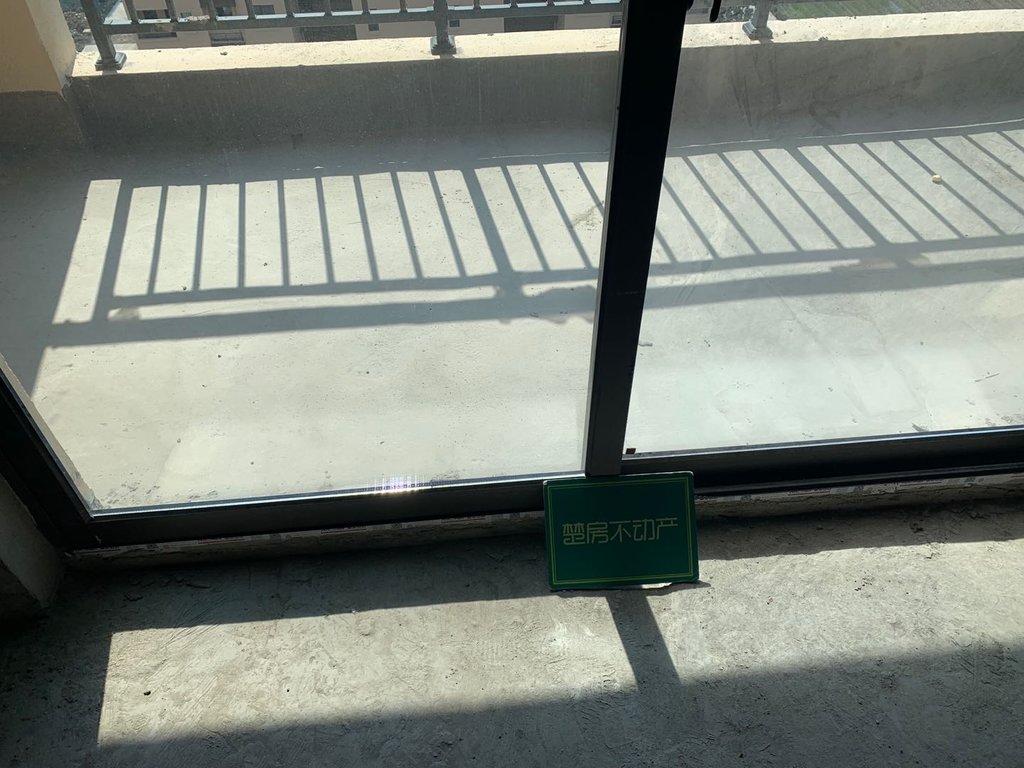 荣怀极地世家毛坯大三房中间楼层房东诚意出售