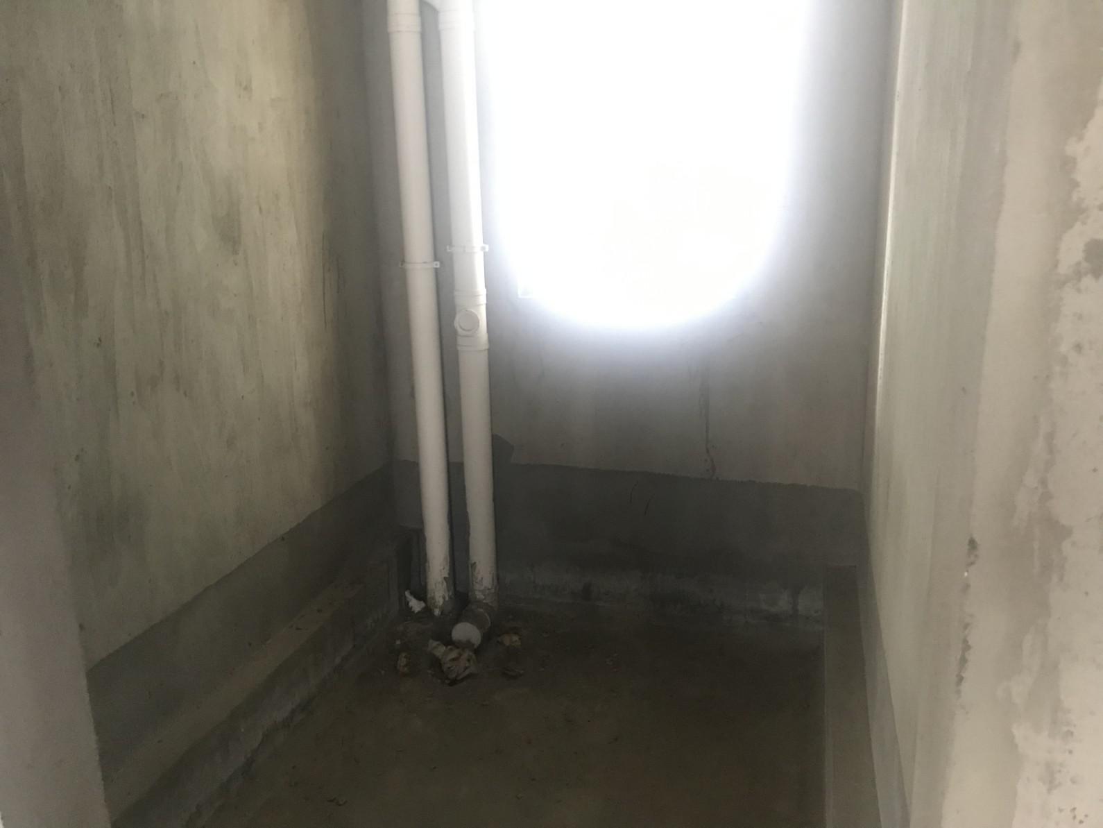 泰未来城C区 毛坯四房 超大阳台 南北通透 户型方正