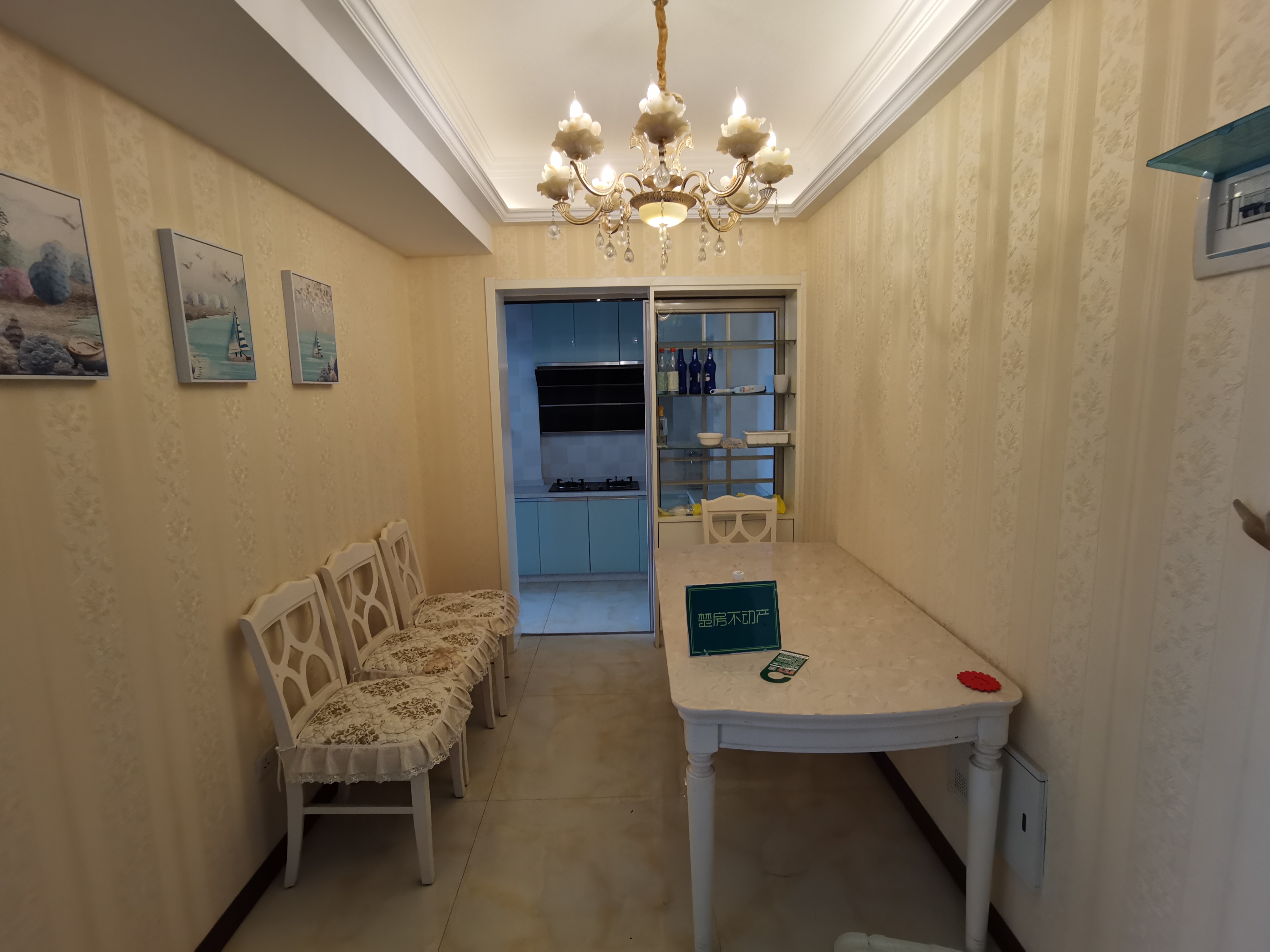 沃尔玛楼上精装大2房家具家电齐全年租1800一个月