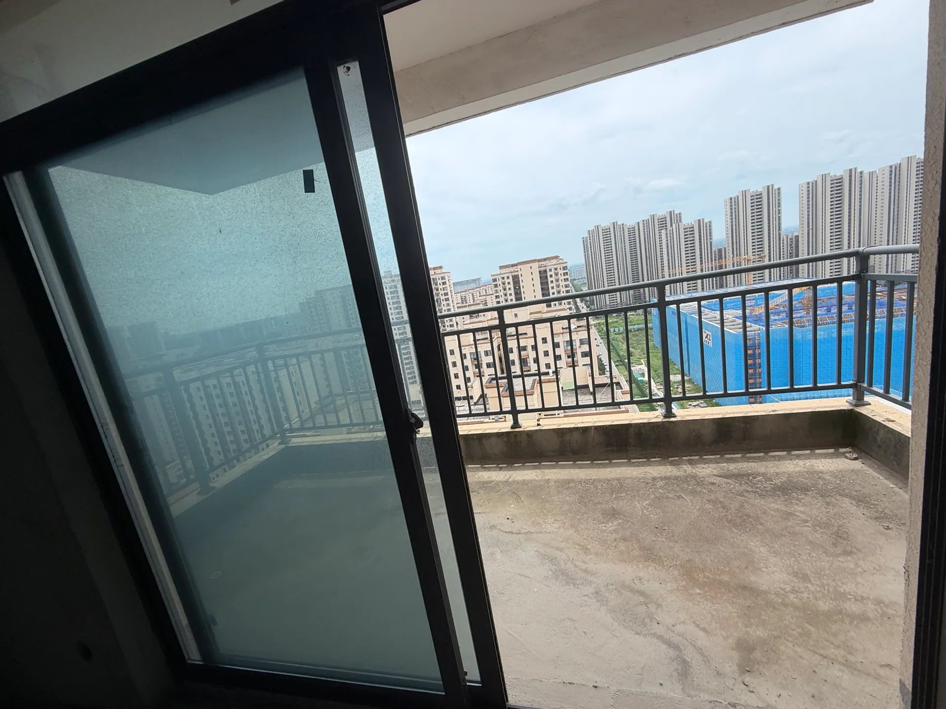 城南，荣怀，1梯1户，人车分流，单价4700，好楼层，证满二