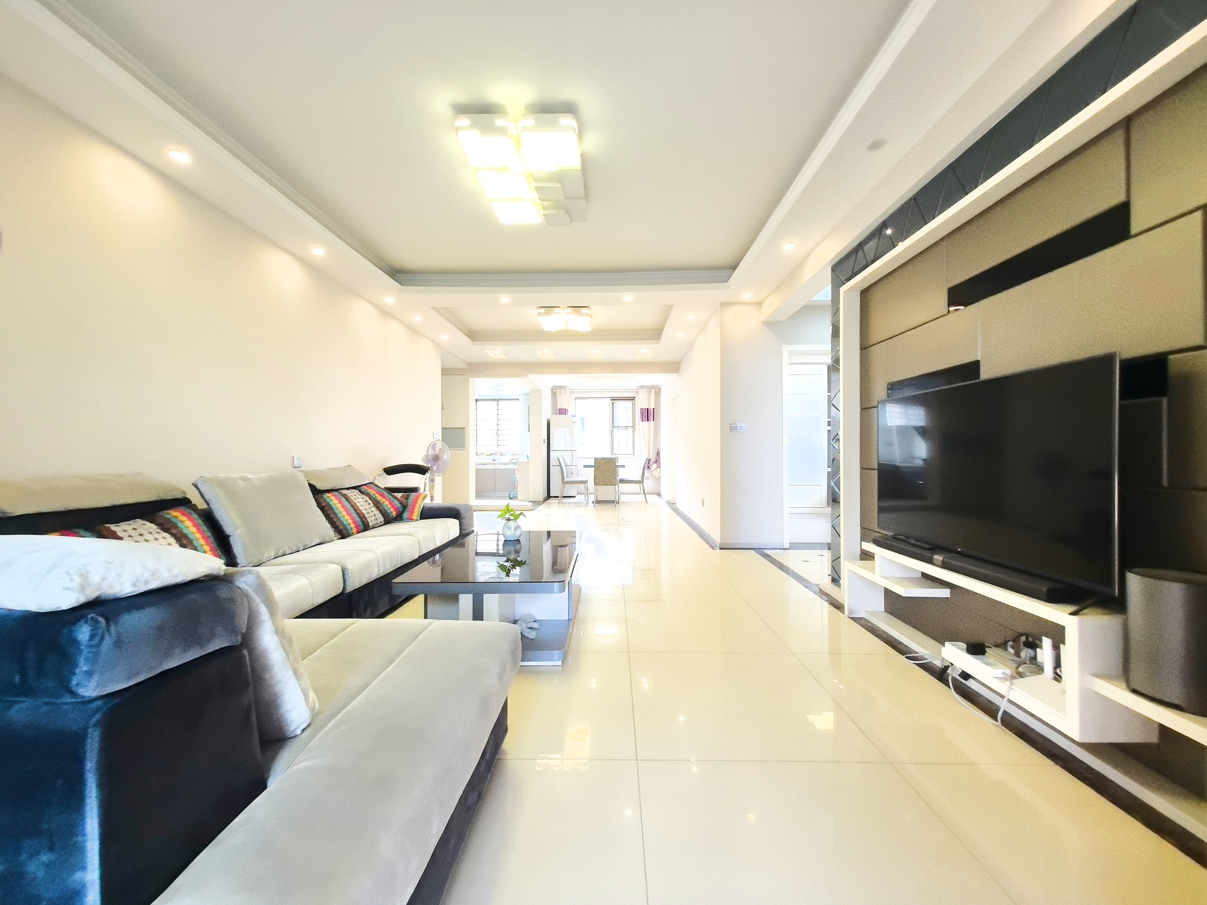 城西锦绣江山，中高楼层，家私家电全送