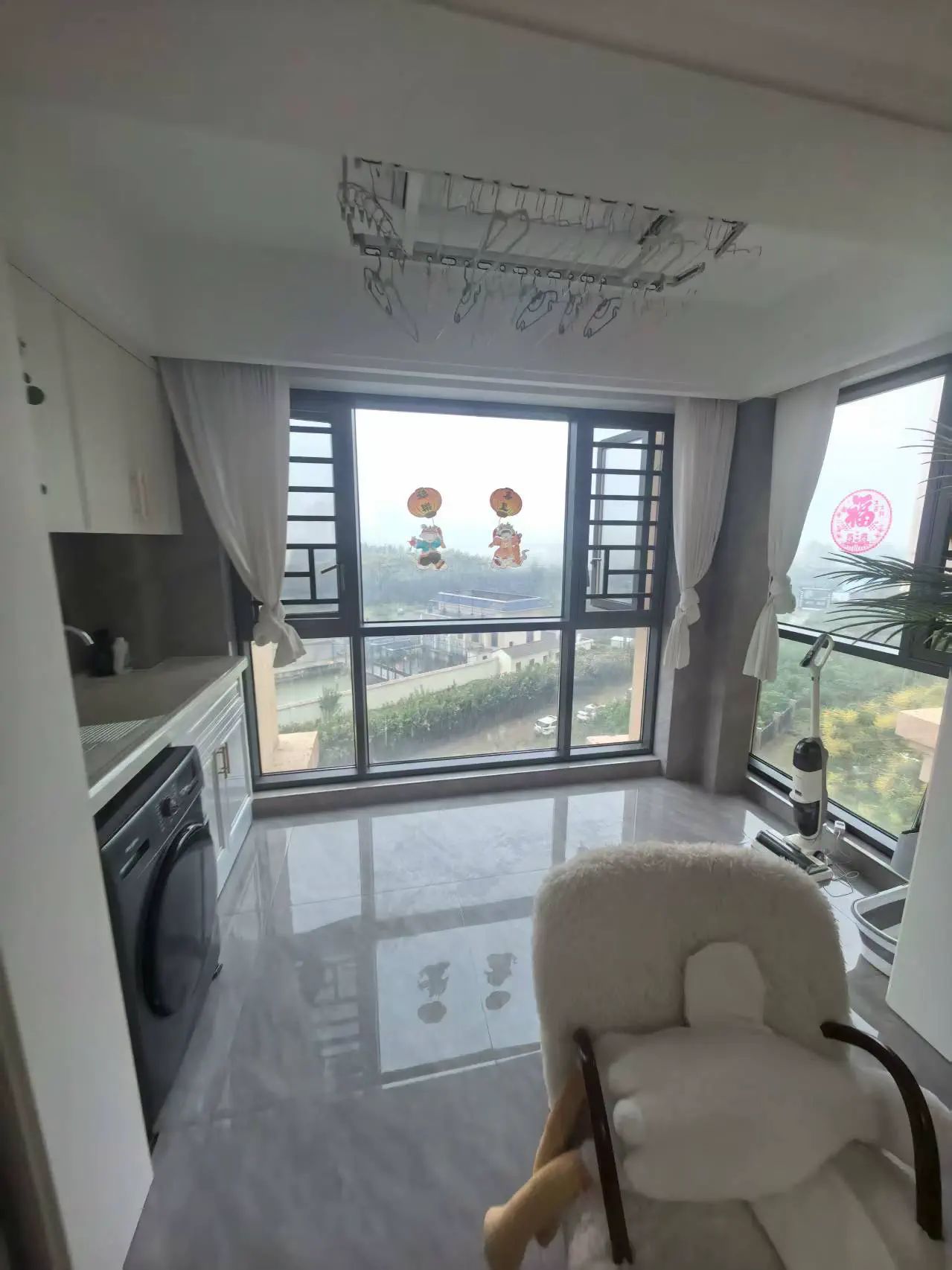 降价了，城南，南国明珠，9.9成新，精装三房两卫，家具家电全送，证满二