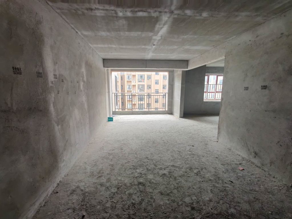 沔阳公馆毛坯三房出行方便楼层可以