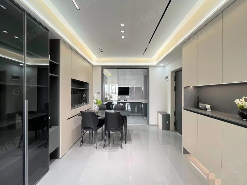 城南，吾悦广场旁，金台花园，电梯10楼，全新精装三房两卫