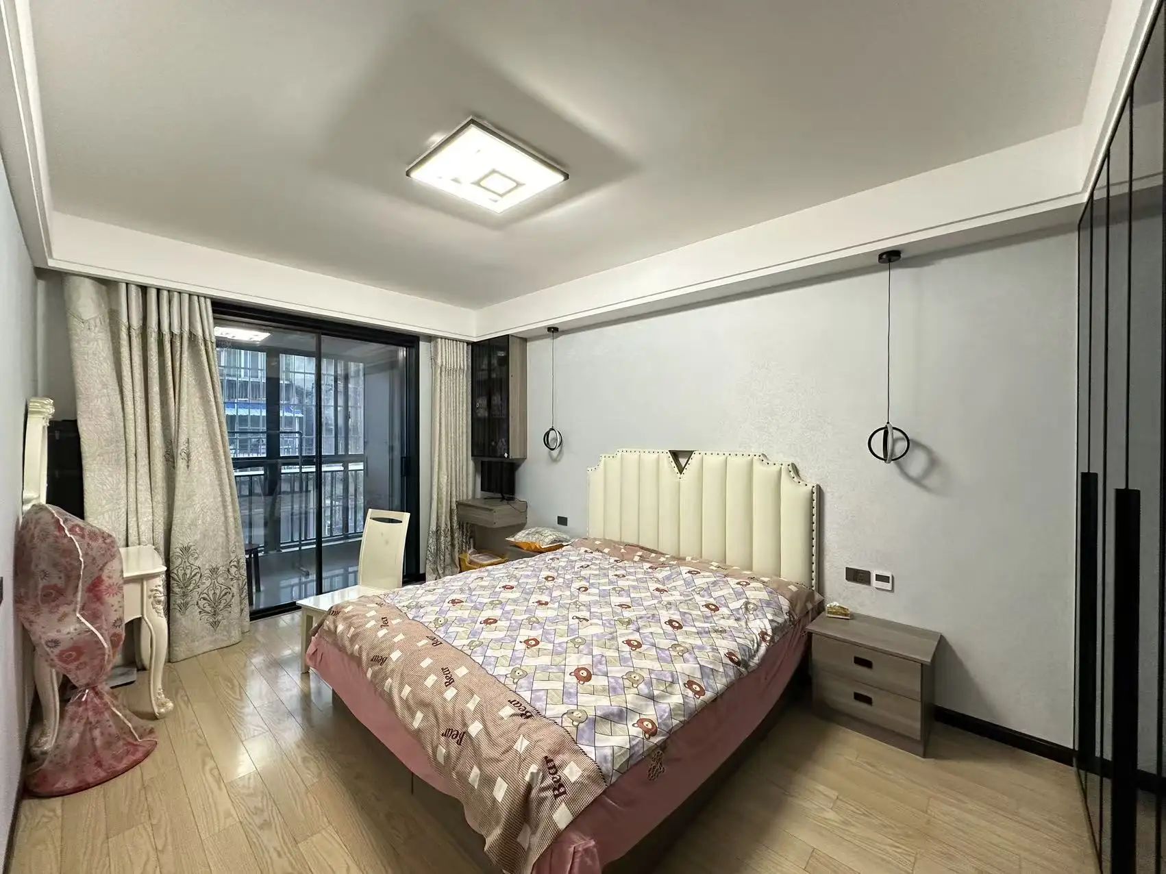 捡漏，江滩公园附近，步梯3楼，成色新，精装三房，南北双阳台，证满二