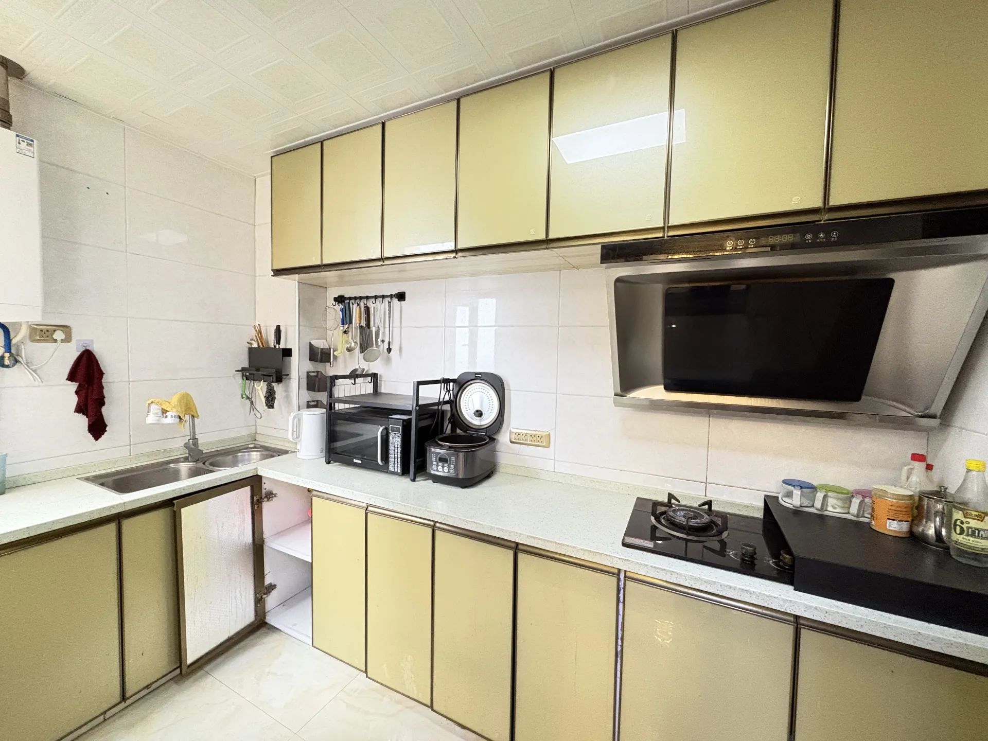 捡漏，森林国际城，不介意顶楼看过来，单价3660，全屋精装三房，