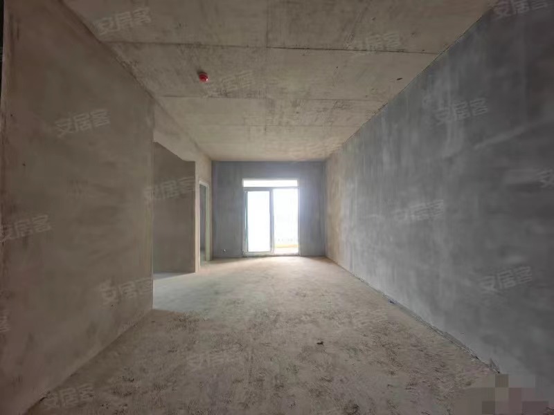 房东诚心出售，城南，南国明珠 ，​电梯中间楼层 ，单价4400，视野开阔，证满二