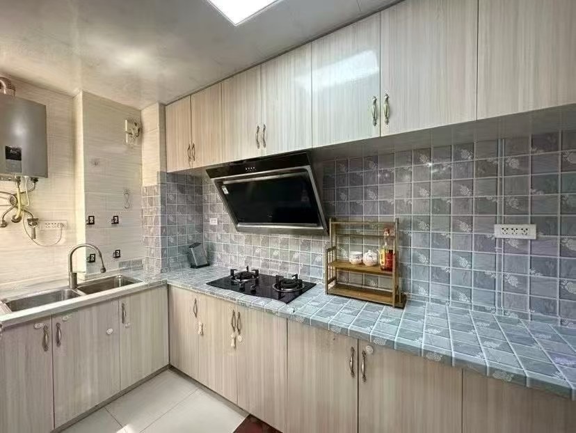 335，城南，森林国际城，精装三房两卫，​电梯好楼层5楼，单价5400,证满二