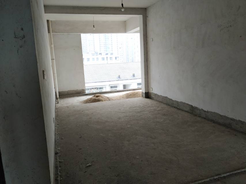 沃尔玛附近200平方左右大房子