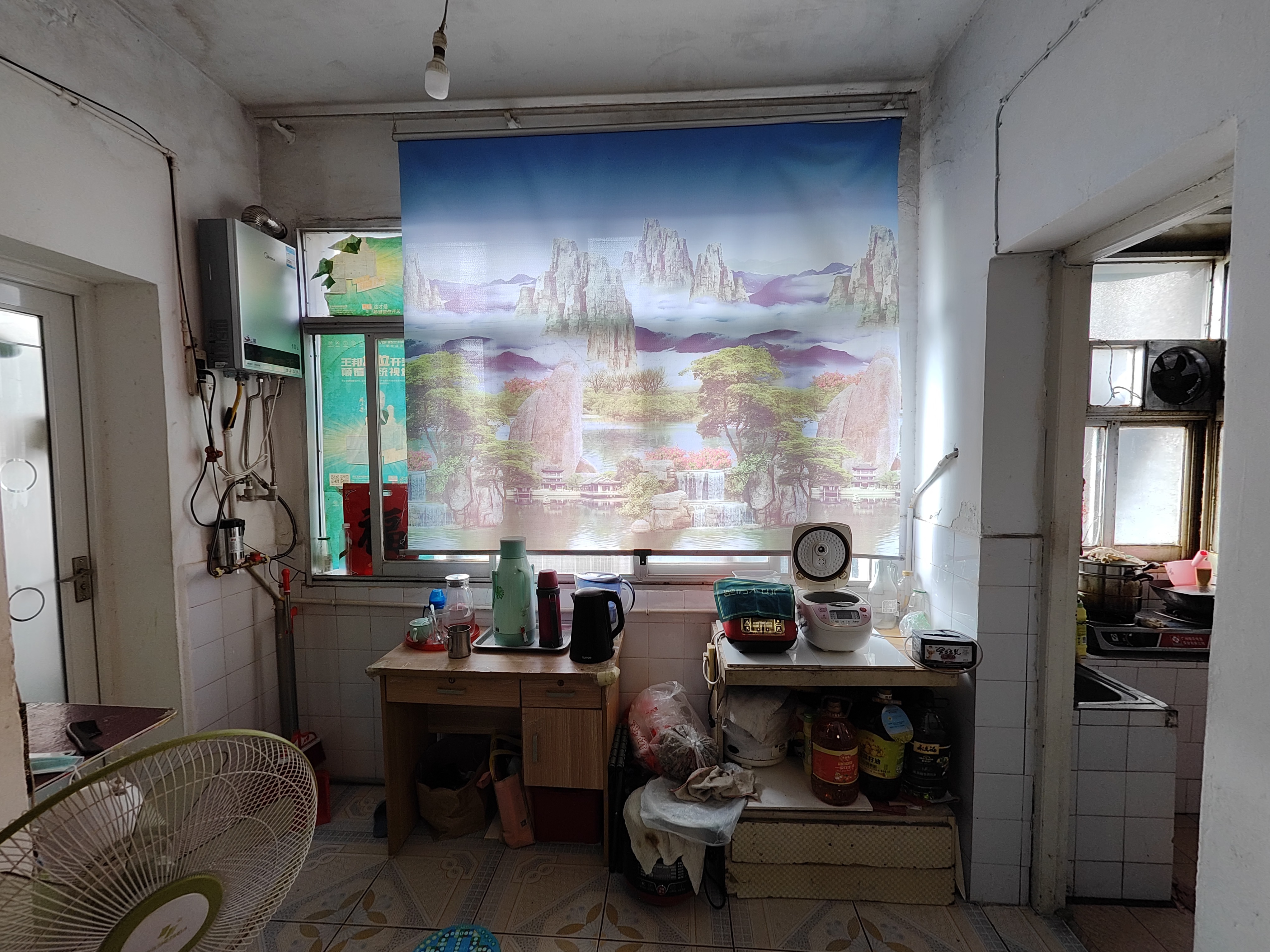 大洪小区小三房户型超好带阳台，采光没话说，小区邻里和睦，配套成熟交通出行方便