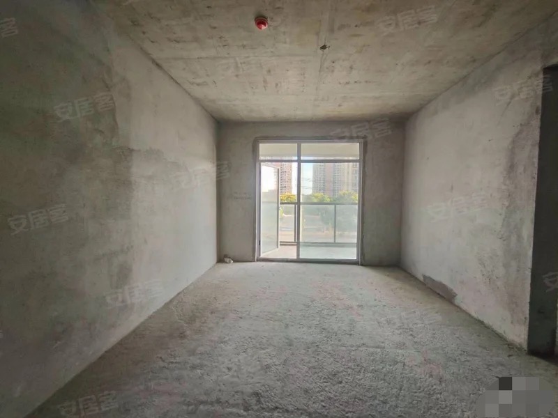 城南，蓝天白云， 单价5300+，纯边户，证满两年，捡漏