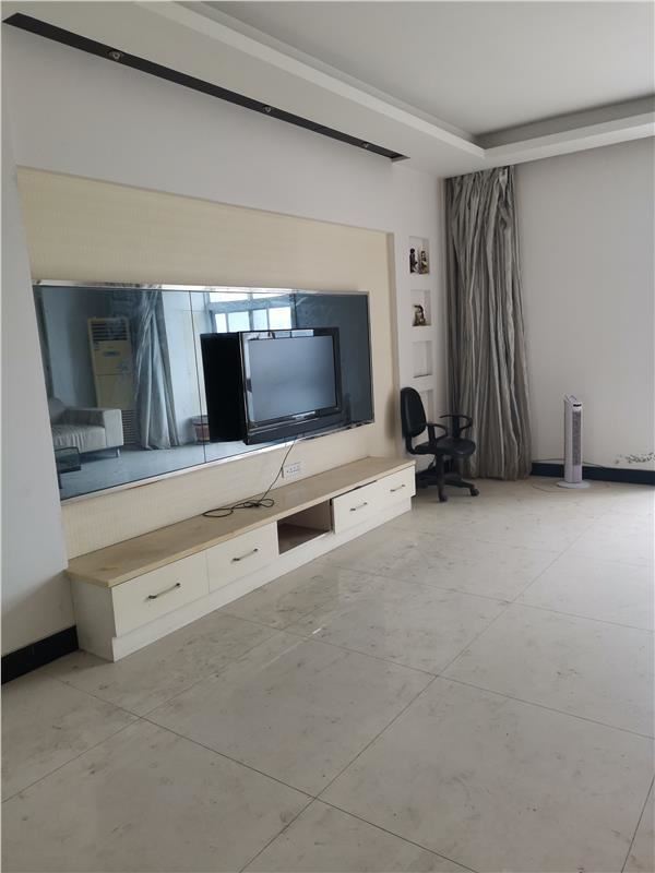 宏运名居，步梯中层，证满五年，价格美丽看房 看