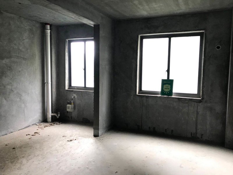 仙桃银湖城轻轨站近看房方便毛坯现房户型好送入户