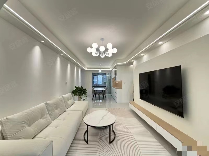 208，城南，全新装修，精装三房，全屋品牌，一天未住，提锅上灶的房子