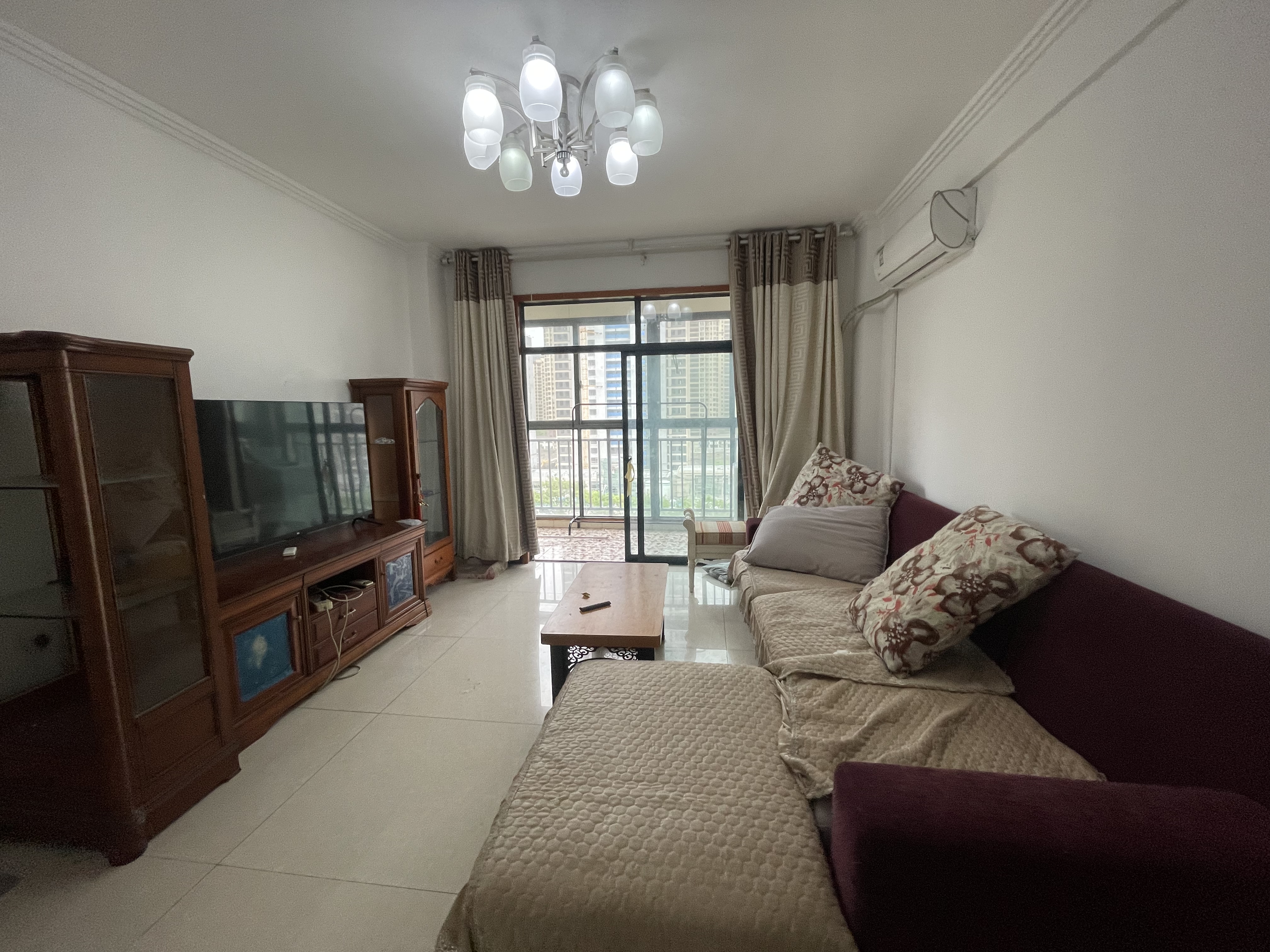 一品苑 ，电梯2房，提包入住1600一月