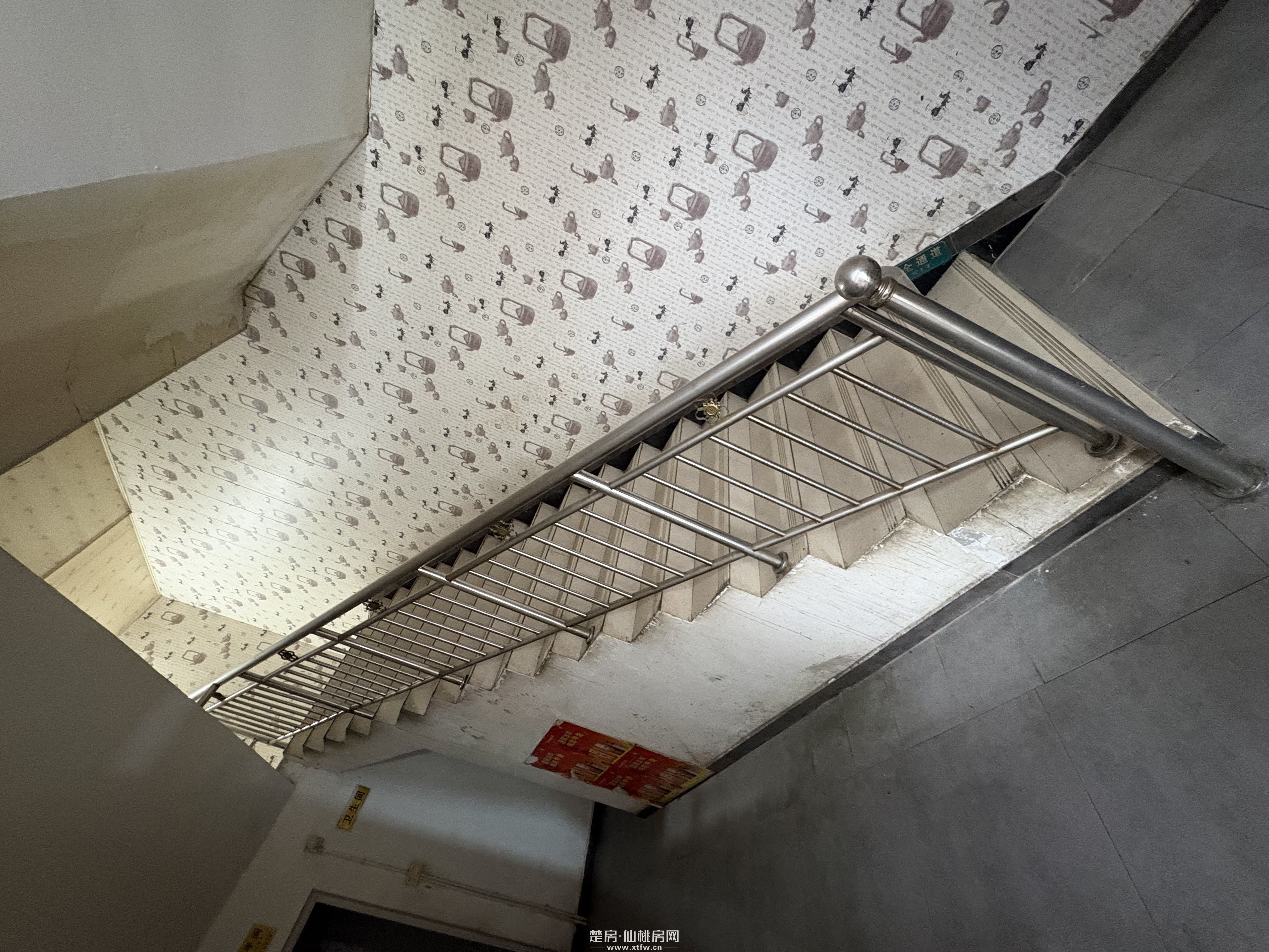 滨江星城仙北板块小区入户大门商铺出租，上下两层，323平