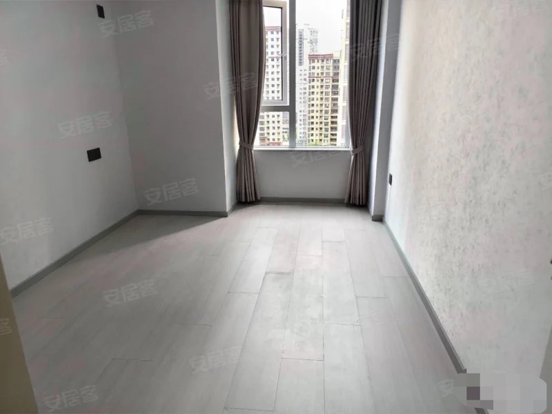 城南，森林国际城北苑，电梯小高层，好楼层，全新精装三房二卫，业主配合满二过户