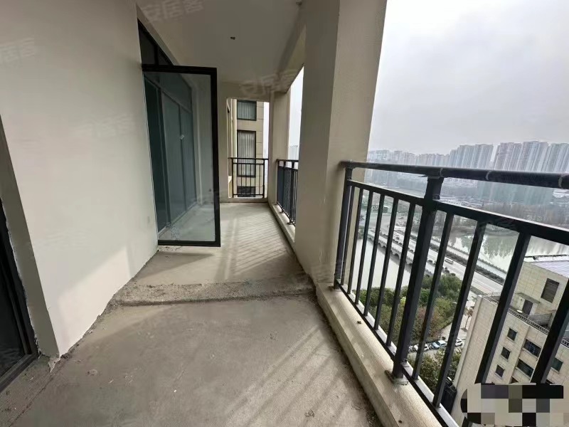 降价了，城南，蓝天新城，湖景房，大平层，单价6600不到，好的楼层，送2个地下车位，满二