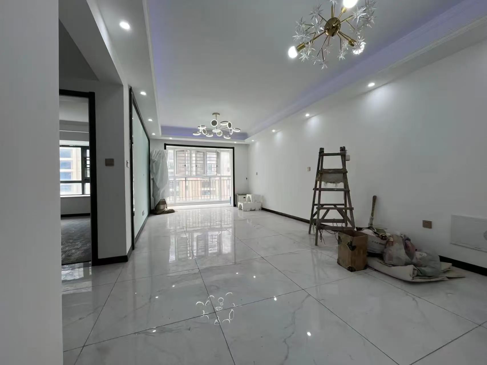 城南，现代森林国际城​，精装大2房，9.9成新，好楼层单价4900，证满二