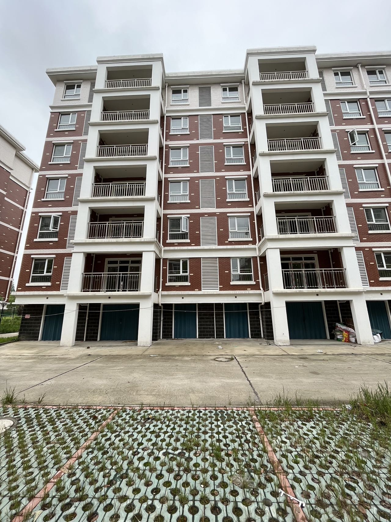 诚售和平社区120毛坯，中介也可