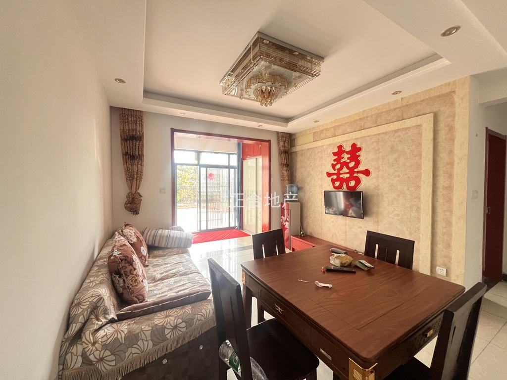 降价了，业主亏本急甩，一中对面，电梯精装三房两卫，带超大露台，快来捡漏，证满二