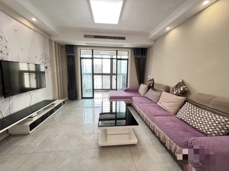 108，亏本急售，康湾一品，精装大4房， 家装齐全， 送一个地下车位，老证。