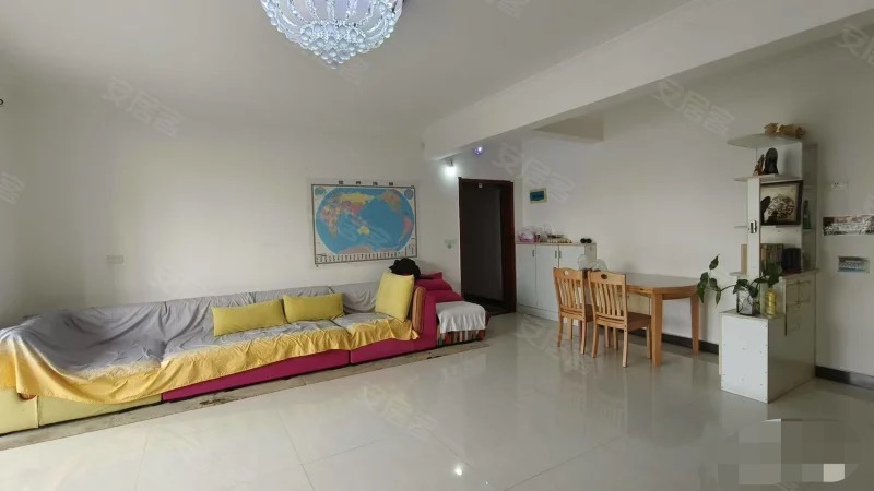 城南，江汉星城，电梯小高层7楼.，南北双阳台，精装三房，总价50万，带一个储藏间，