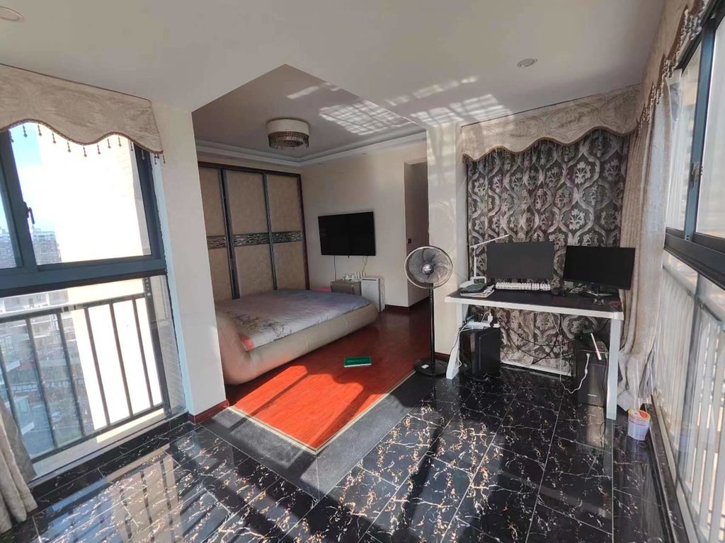 圣淘沙精装大两房通风好三面采光，双阳台，业主诚意出售！