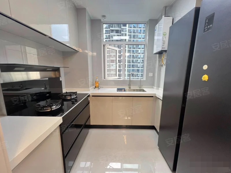 捡漏，风和日丽，精装三房，边户，电梯好楼层，诚心出售，