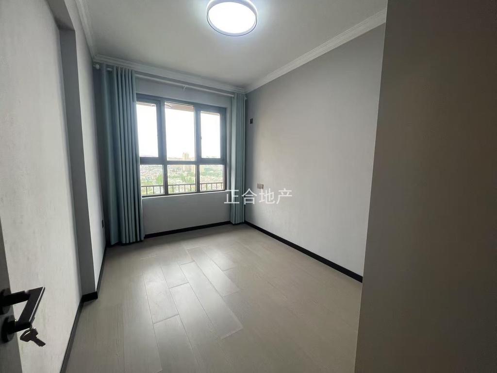 城南，沔阳天泽园，精装三房，边户，中间好楼层，诚心出售，证满二