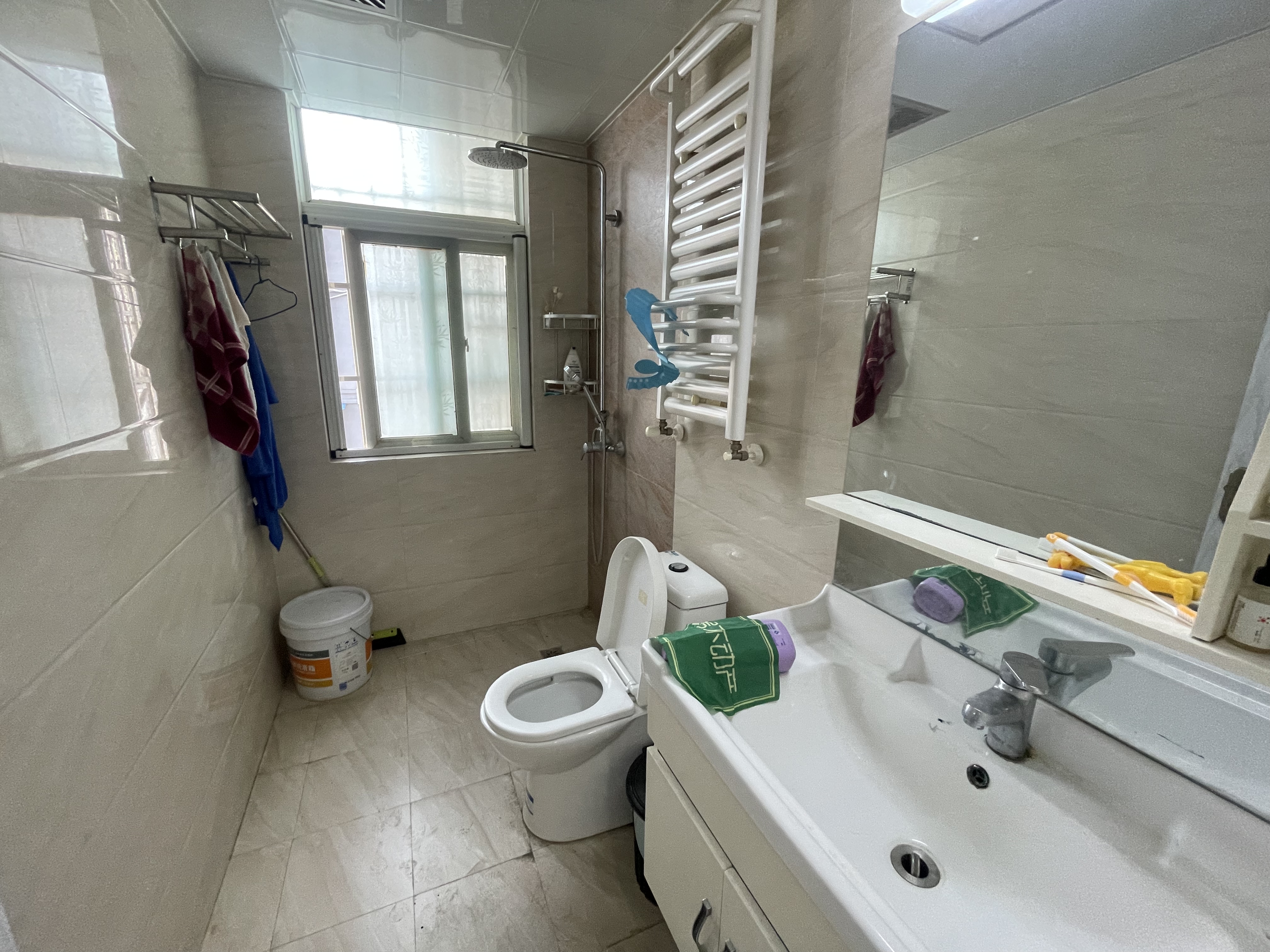 恒迪建材市场大三房拎包入住方便看房家里保养的很好