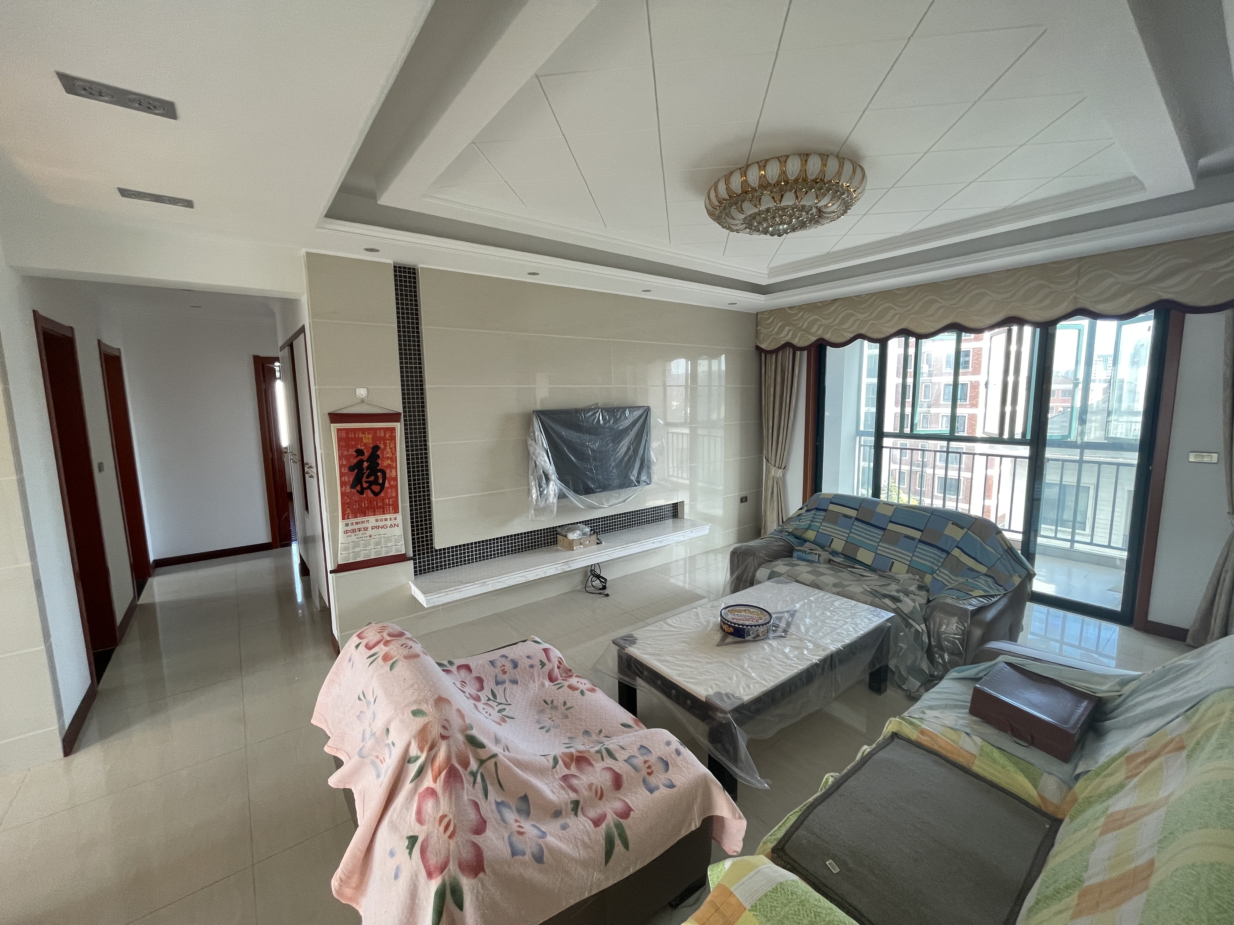 德政金园  电梯四房  装修没怎么住  南北阳台  通风很好  看房预约