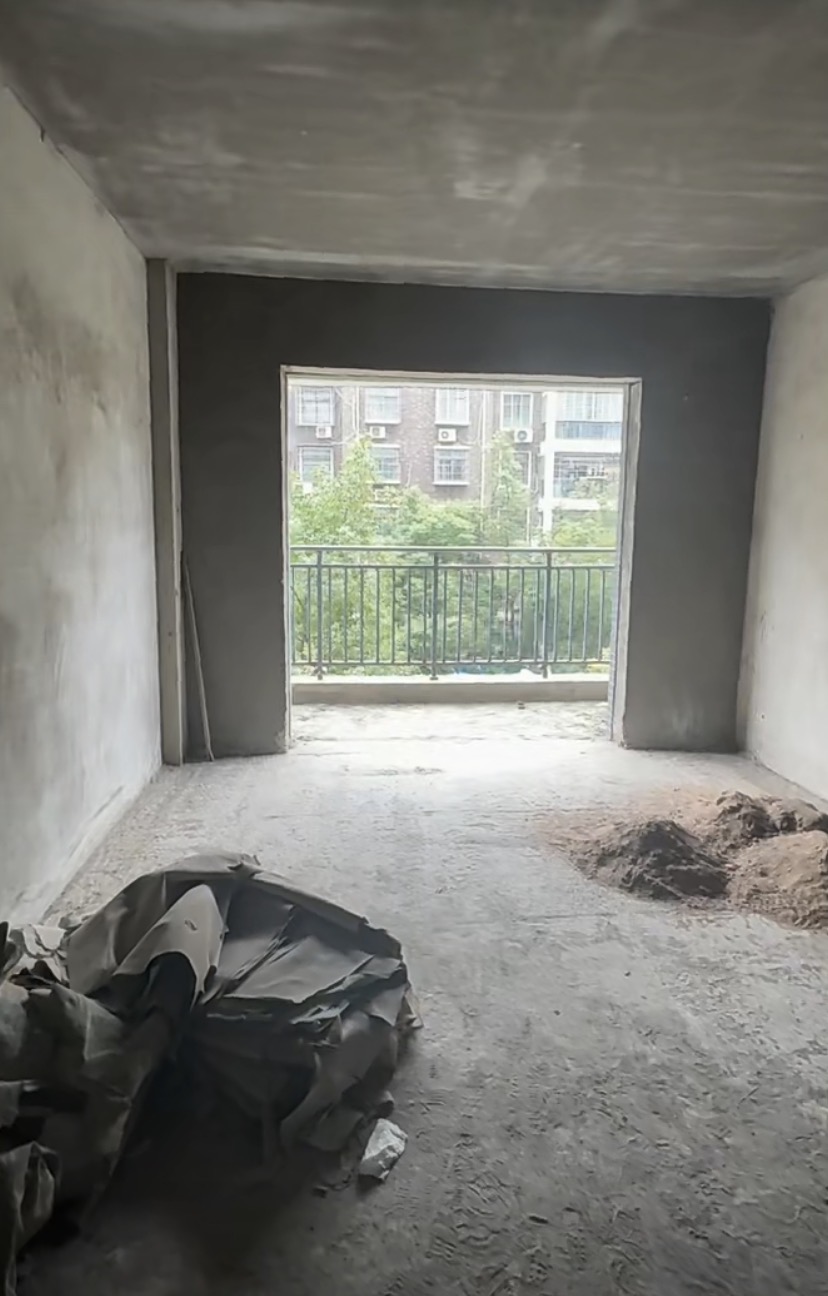 城南， 城市丽景，边户，毛坯三房，单价3500，小高层，采光好，诚心出售