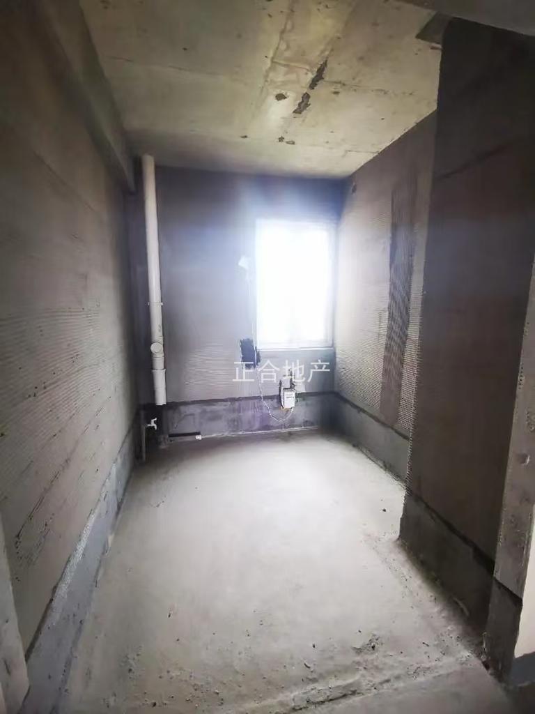 城南，碧桂园，单价5200，毛坯四房，电梯好楼层10楼，证满二，大阳台