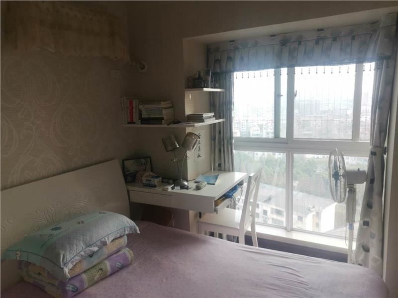  旁圣淘沙国际花园3室2厅电梯房精装采光好