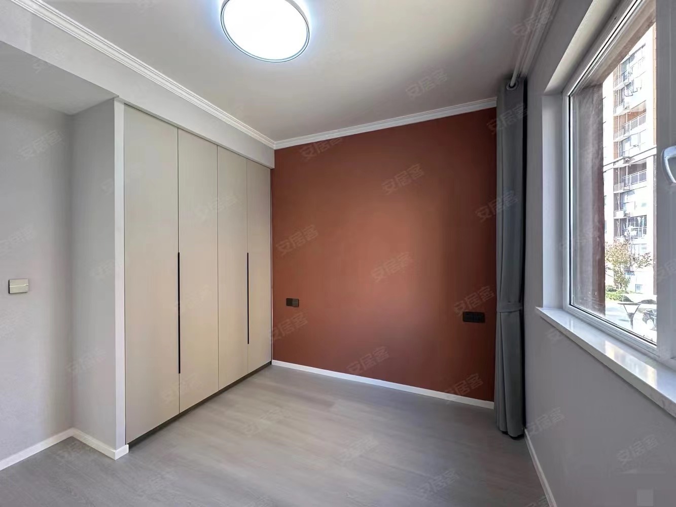 降价了，仙桃xiao学旁，带供暖，全新装修三房，南北双阳台，证满二