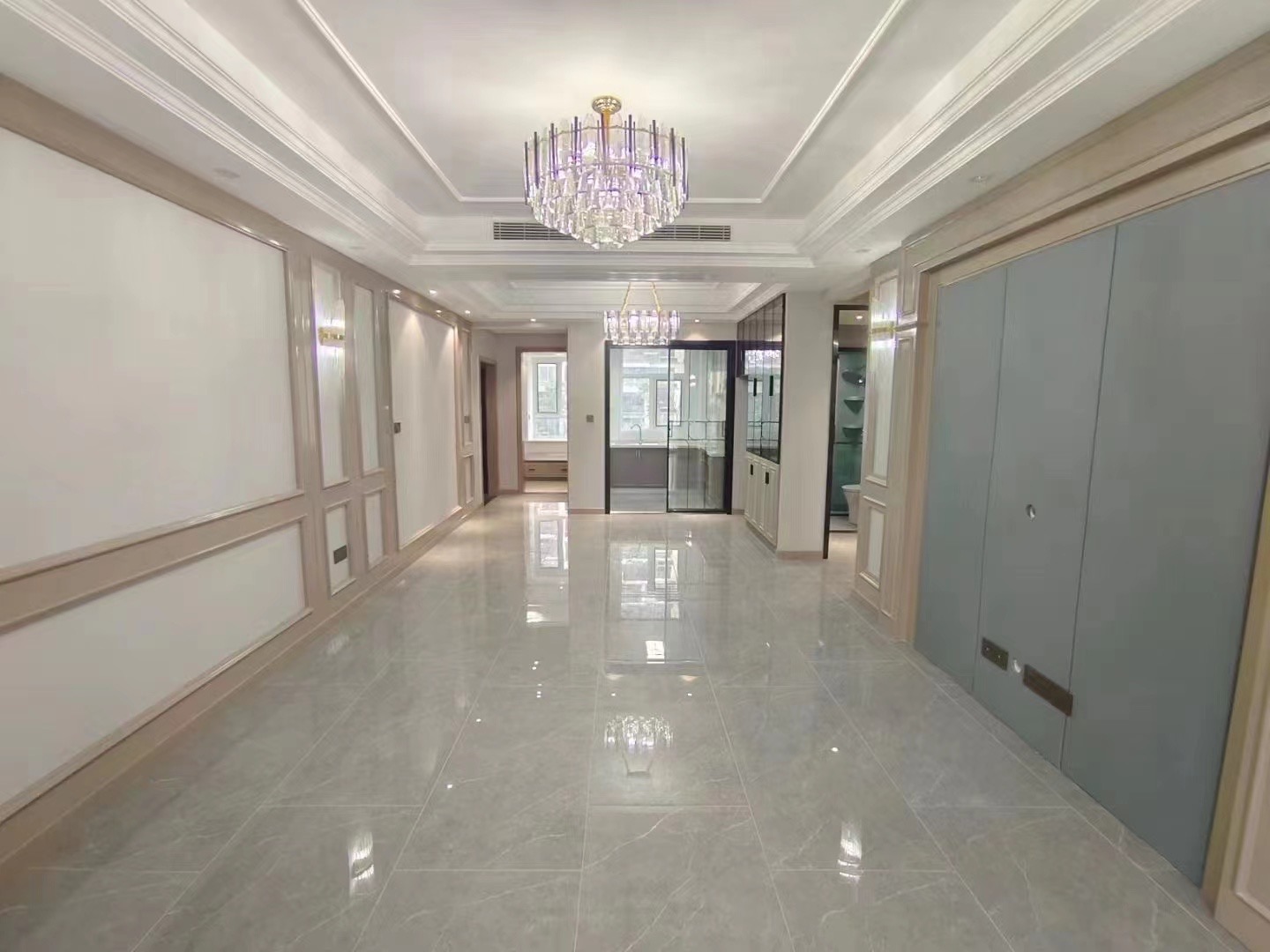 88，捡漏速度，风和日丽，一天未住， 精装4房，单价只要5300，全屋中央空调 ，证满二 ，