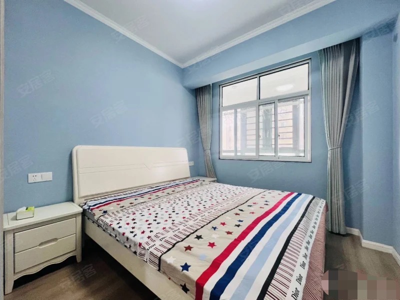 城西，锦绣江山三期，楼龄新、户型好，精装3房2卫，9.5成新，中间楼层，拎包直住！