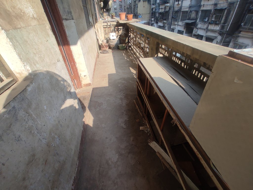 交通路老企管局宿舍.小区有出场好停车.三房房间蛮大.看房方便