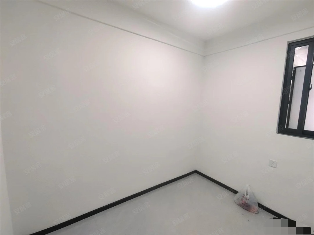 396，西桥附近，紫竹雅居步梯三楼，精装3房，有院子，家具家电齐全