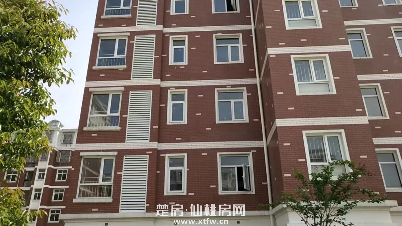 和平社区.90平毛坯三房带地下室.南北通透