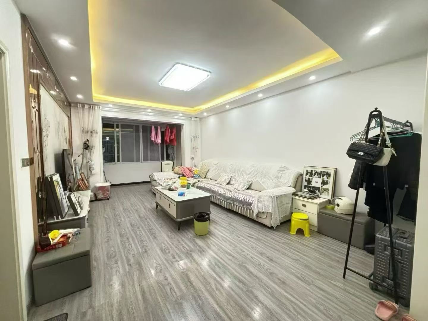 捡漏，实小旁，精装三房，步梯二搂，南北通透，诚心出售