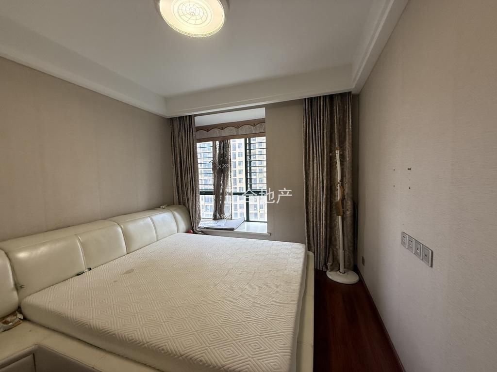 诚心出售，新城一号，精装2房，中间楼层，证满二，拎包入住