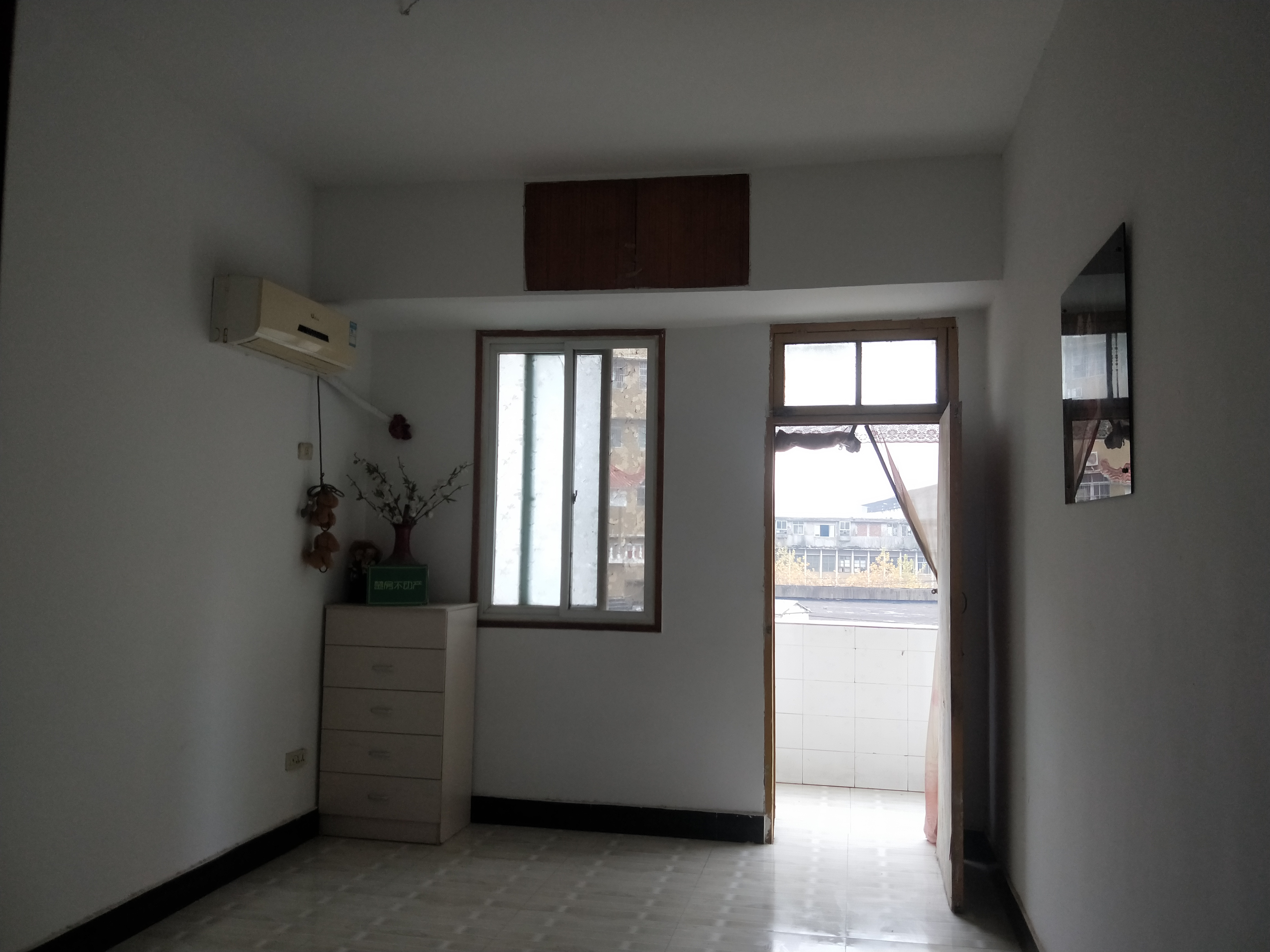 新华书店旁边环球对面大两房南北通透超大阳台周边配套成熟看房有钥匙