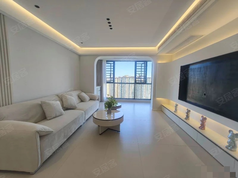 新城壹号五期，全新装修，法式简约风！好楼层，精装3房2卫，双阳台。单价6200一平